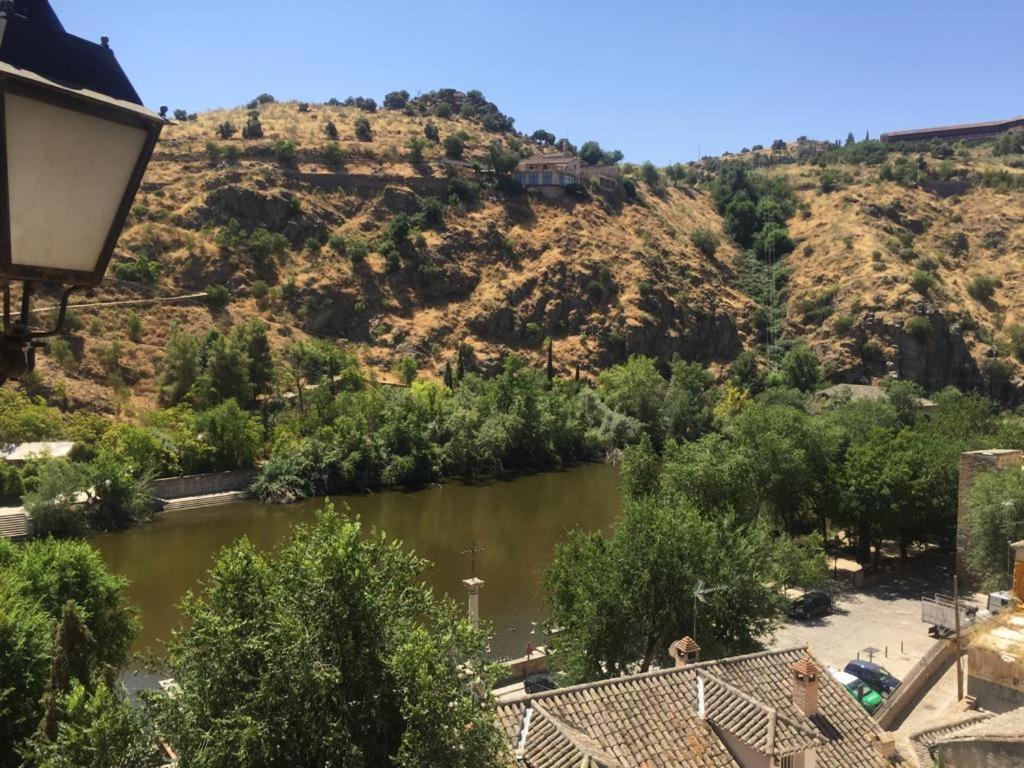 Estudio De 50m2, Todo Exterior Y Con Patio, Ideal Parejas, Familias Con Ninos Pequenos Y De Largas Estancias, Con Techo Abuhardillado Y De Mejores Vistas De Appartement Toledo